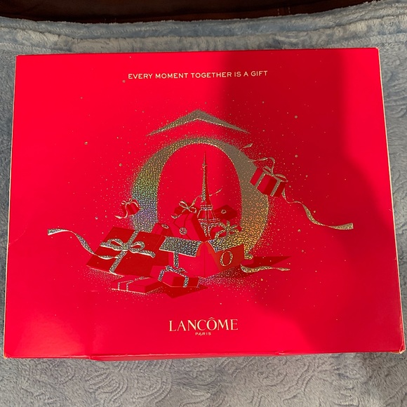 Lancôme Paris 10 Full-Size Favorites Holiday Gift - Picture 2 of 4